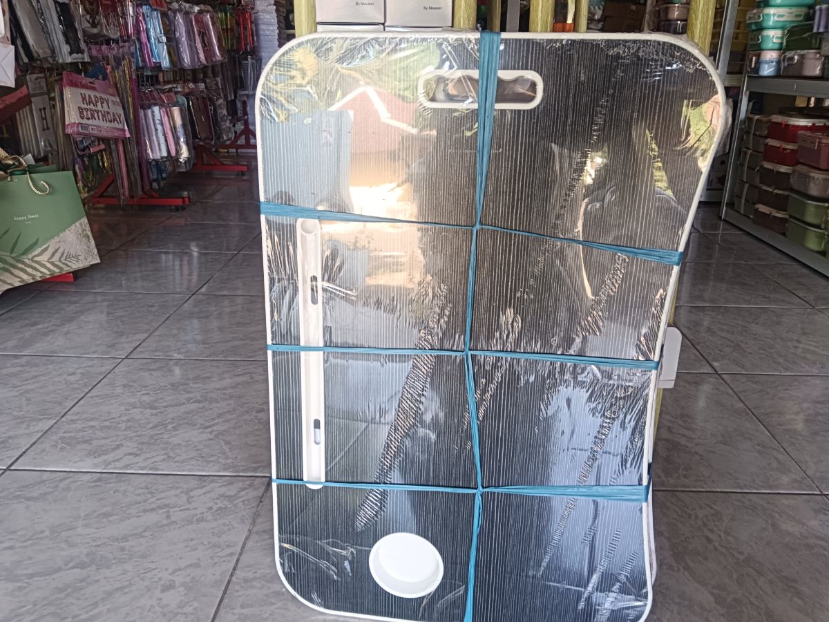 Meja Polos Lubang 3