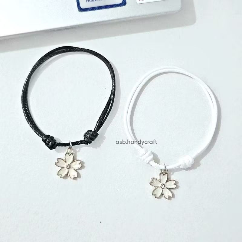 ASB Gelang Tali Korea Premium Waterproof Charm Bunga Kelopak 5 putih-Hitam