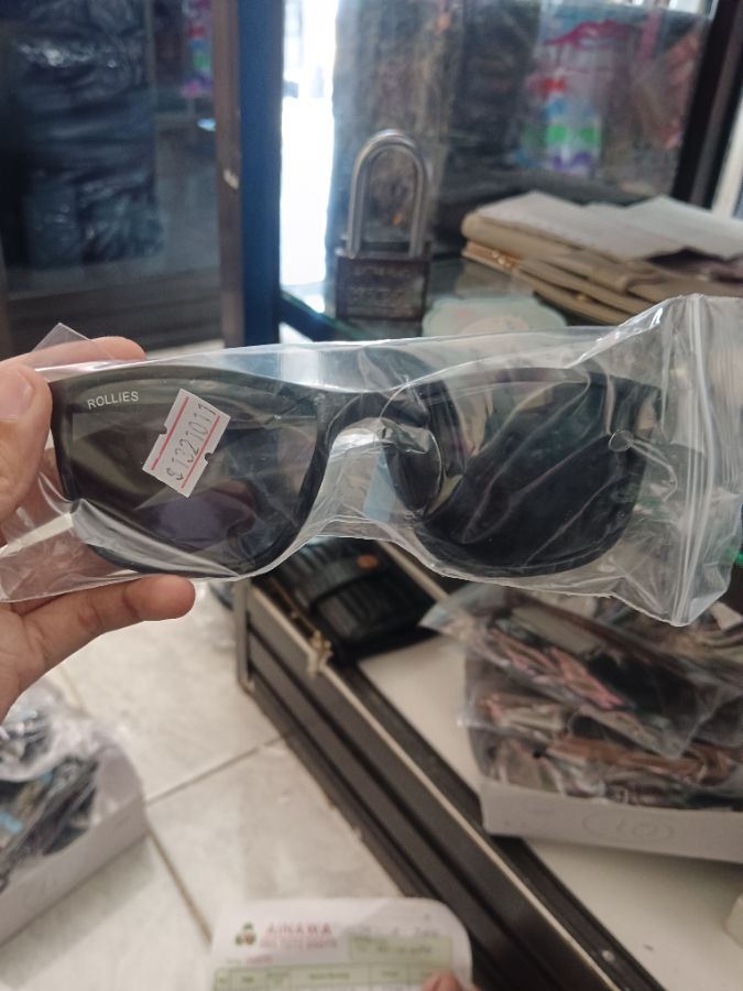 Rollies Kacamata Dewasa Hitam