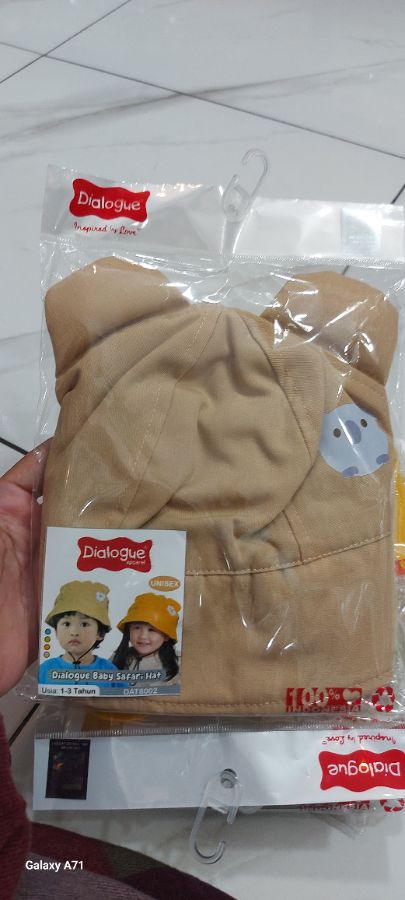 Dialogue safari hat