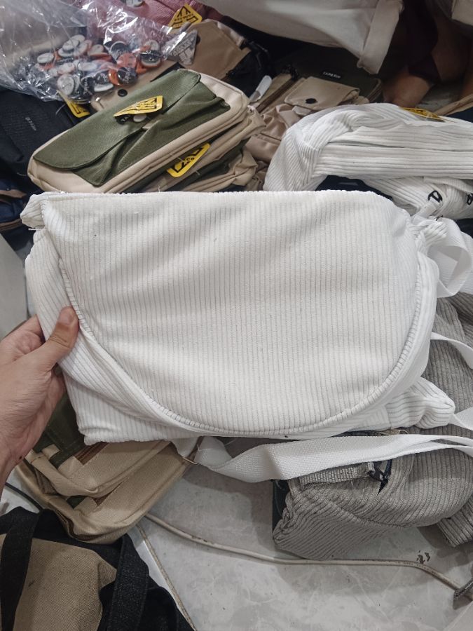 Tas Slempang Slingbag Corduroy Lily/ Broken White 