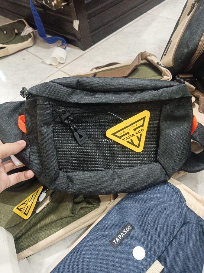 Tas Waistbag Selempang Taka Hitam
