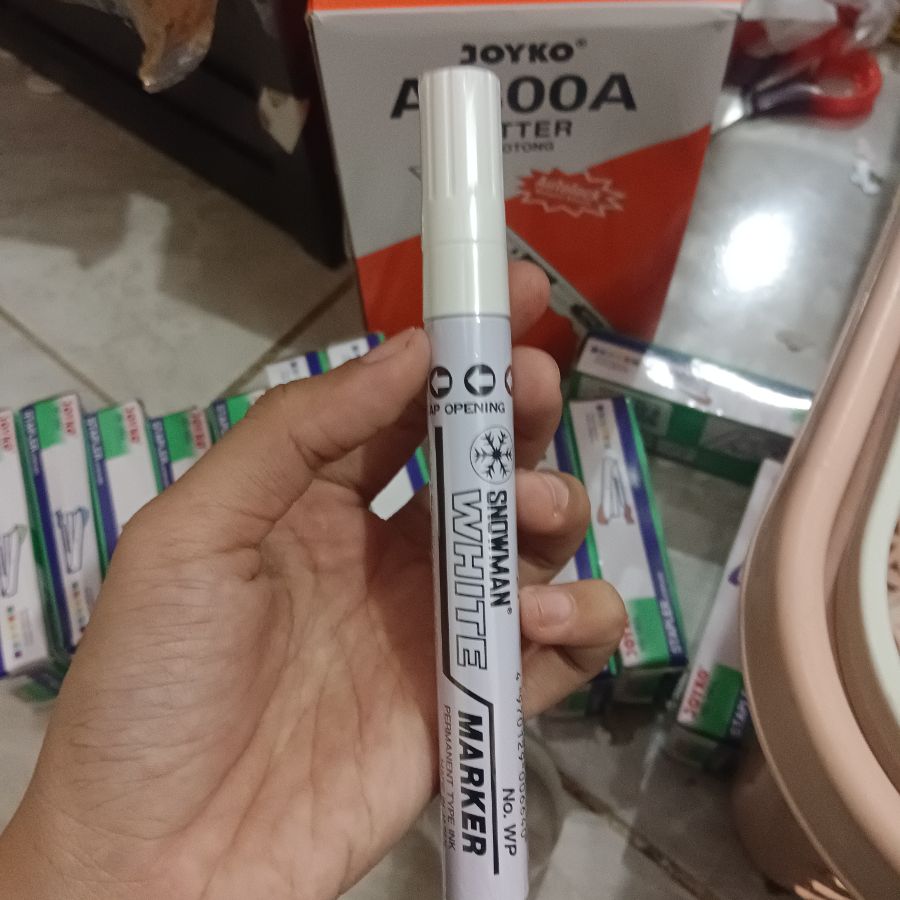 Snowman Paint White Marker