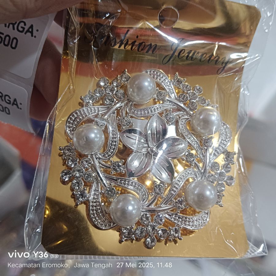 Bross Bunga Mutiara