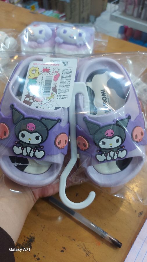 Sendal sanrio cupcakes