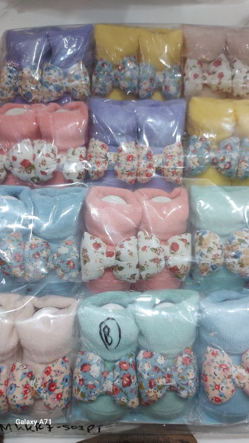Kaos kaki mamimu pita gemoy