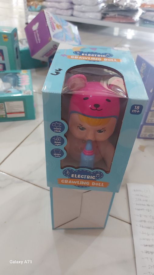 Electric crawing doll