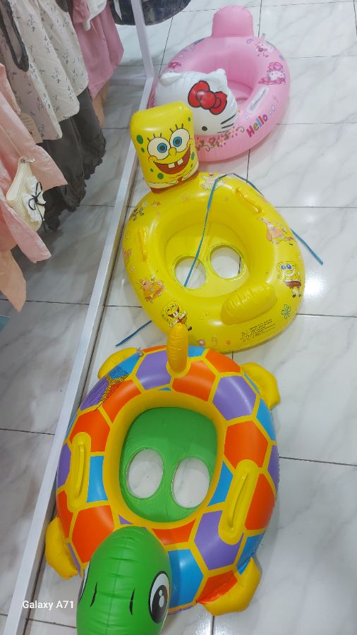 Ban renang kepala karacter