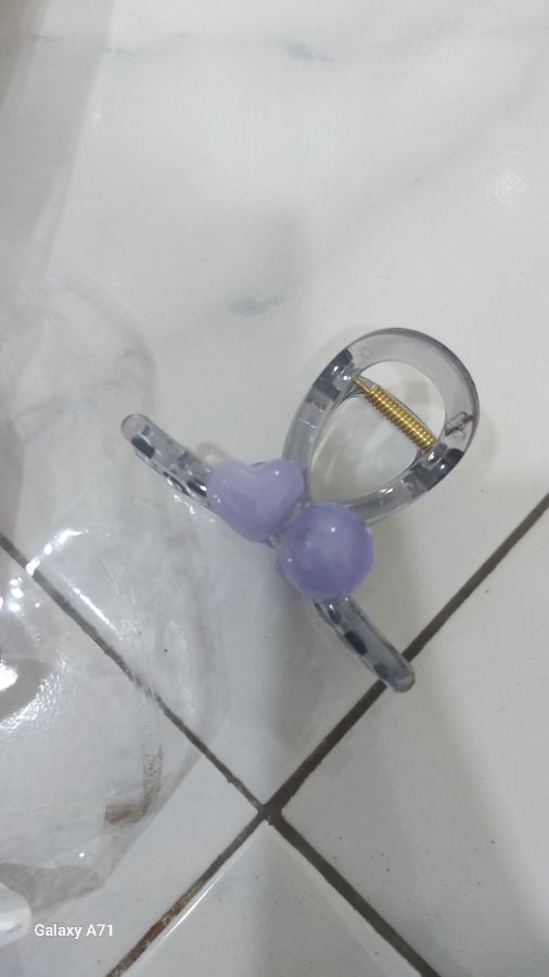Jepit love bola