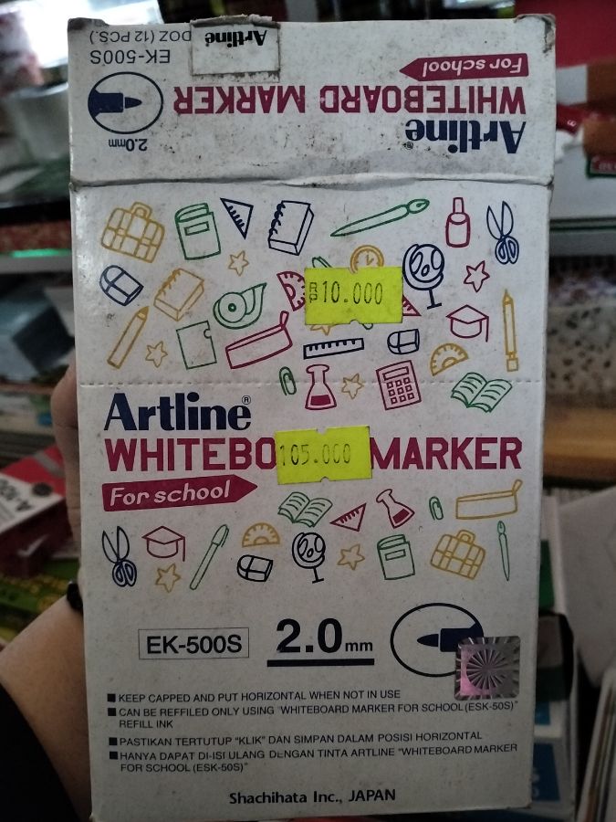 Spidol artline warna hitam