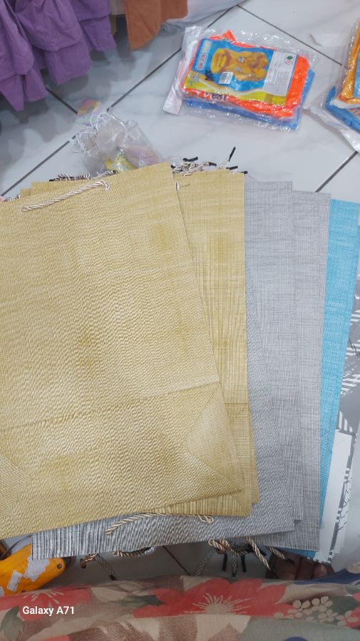 Paper bag motif goni