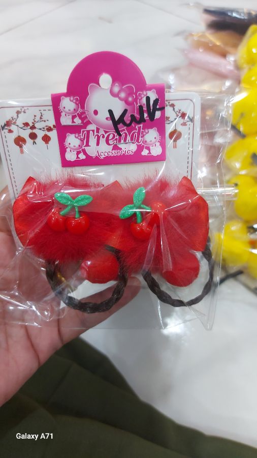 Jepit kepang pompom merah