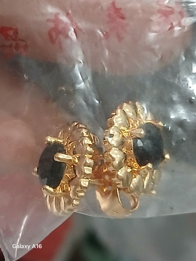 Antinh Bunga Hitam