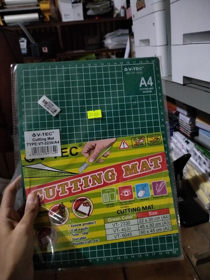 CUTTING MAT