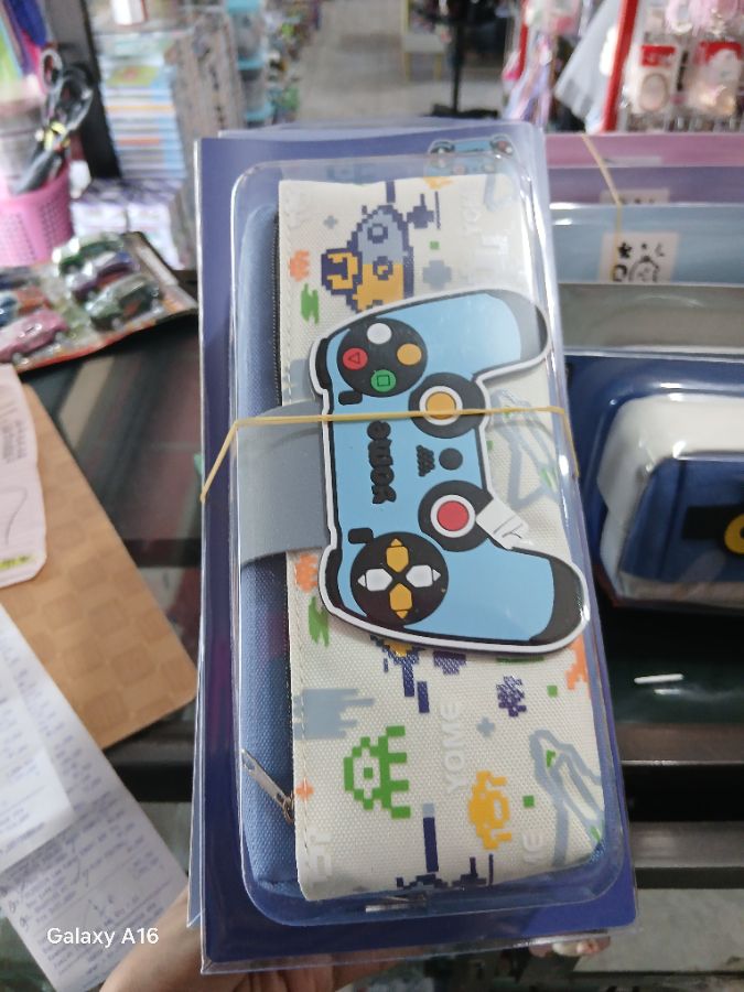 Tempat Pensil Yome