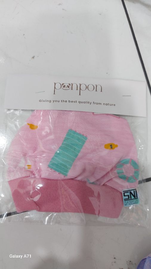 Topi bayi ponpon