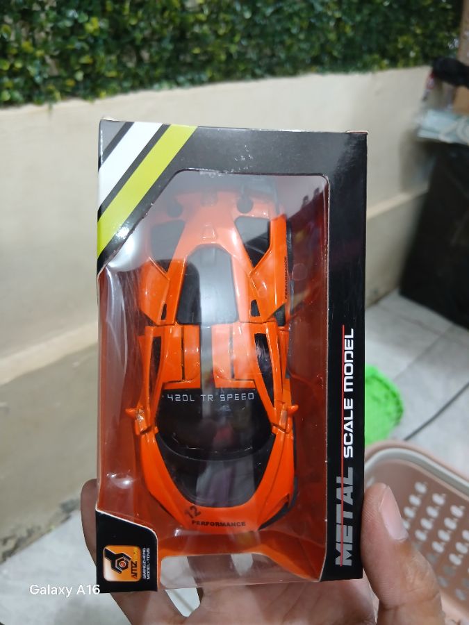 Mobil Metal Scale Model