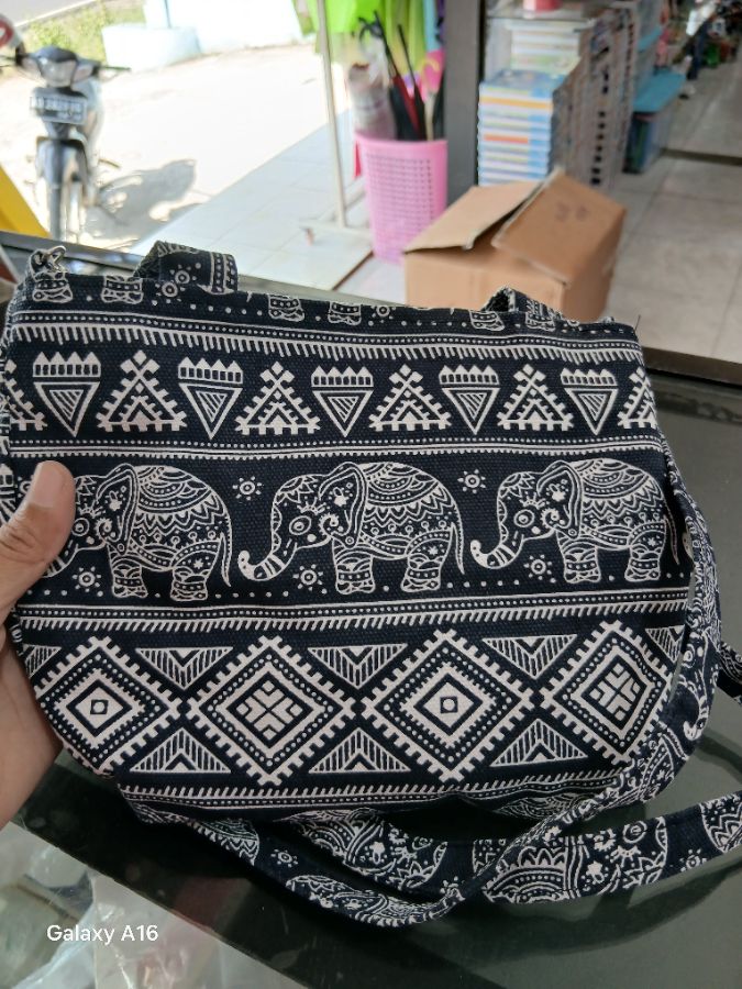 Sling Bag Motif Gajah Batik