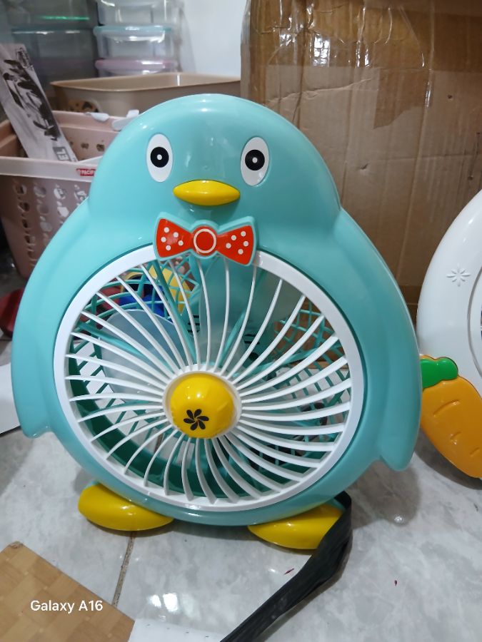 Kipas Karakter Pinguin 