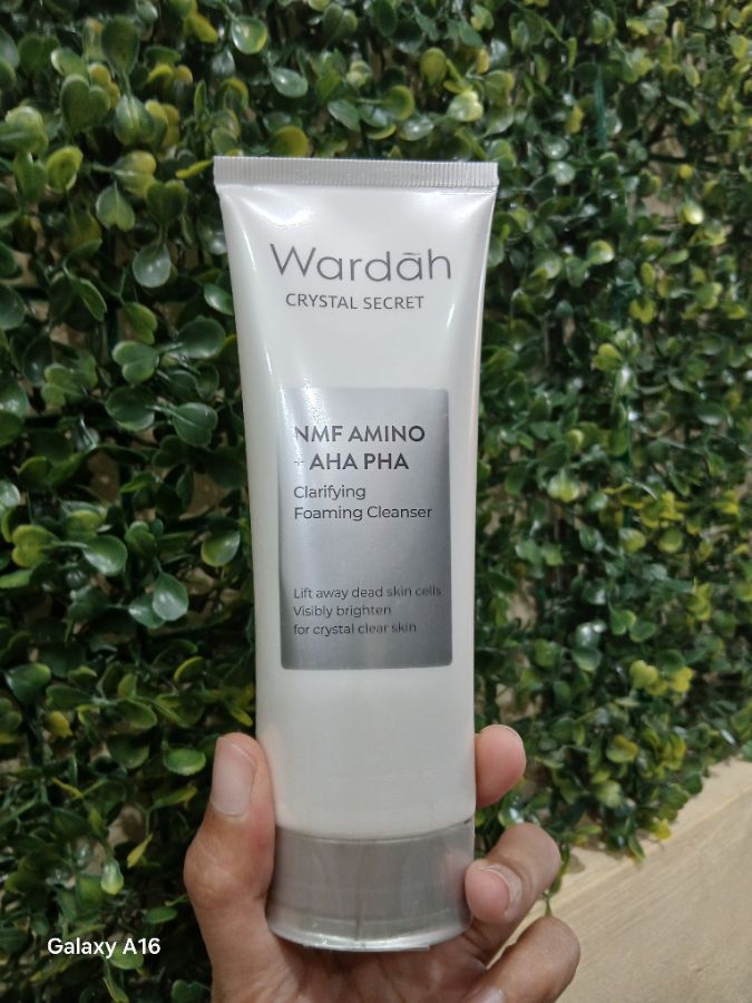 Wardah Crystal Secret Clarifying Foaming Cleanser 100ml