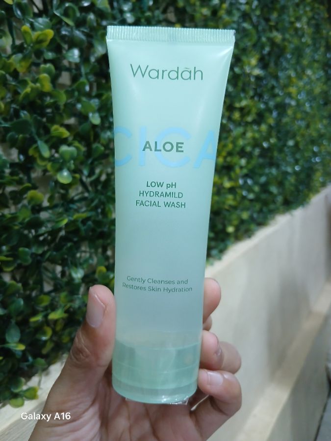 Wardah Nature Daily Aloe Hydramild Facial Wash 50ml