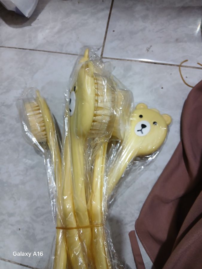 Sikat Punggung Bear Yellow