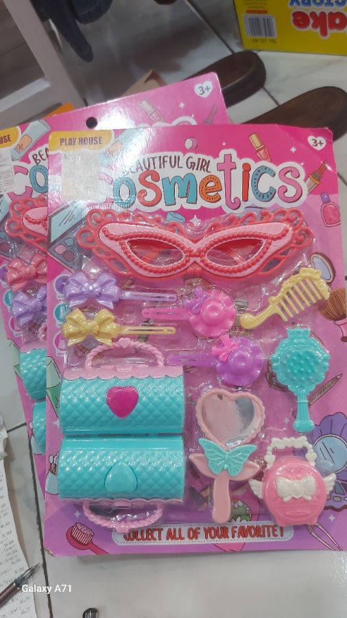 Cosmetic topeng