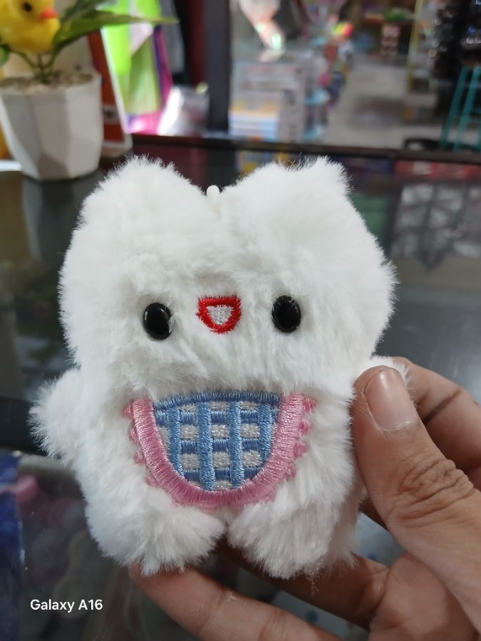 Gantungan Kunci Boneka Putih Rompi Biru