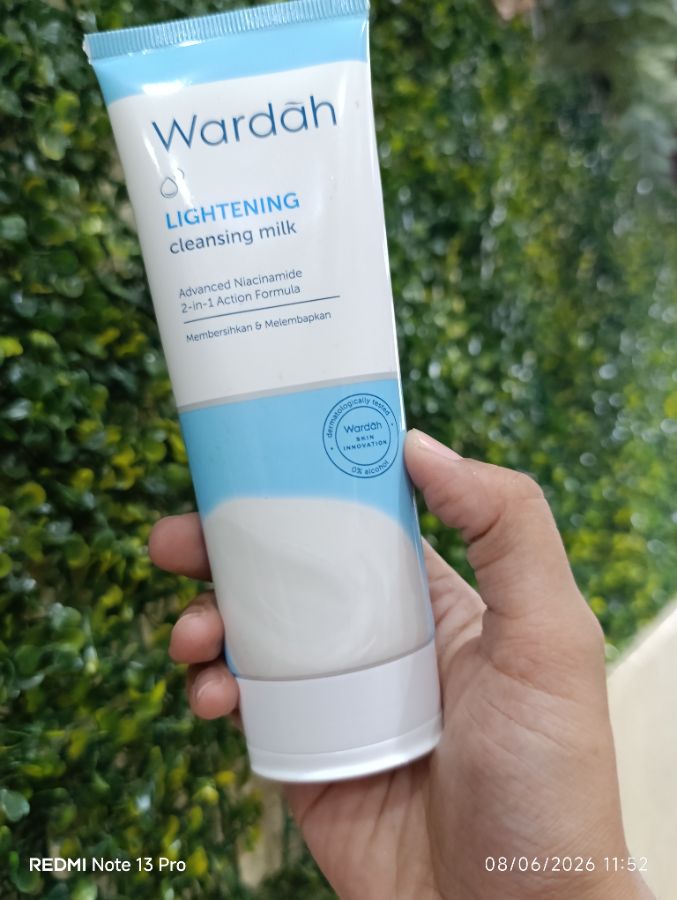 Wardah Lightening Cleansing Milk 100ml
