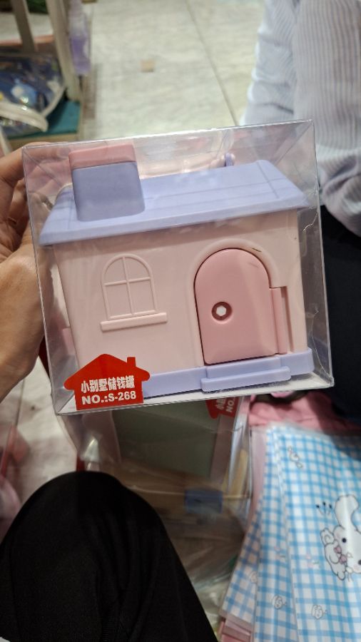 Celengan Karakter Rumah