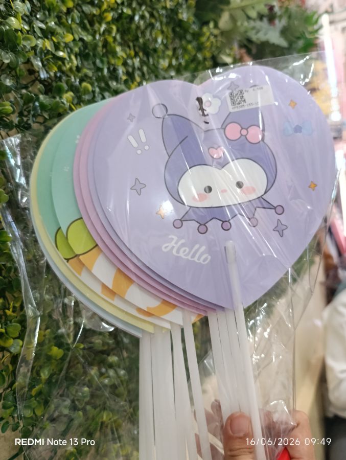 Kipas Tangan Karakter - Love