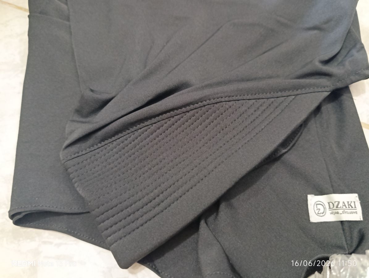 DZAKI - Hijab Bergo Sport Jersey - Hitam M