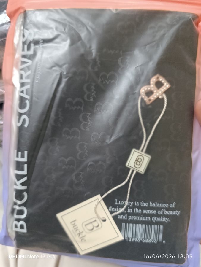 Buckle Scarves - Hitam Motif