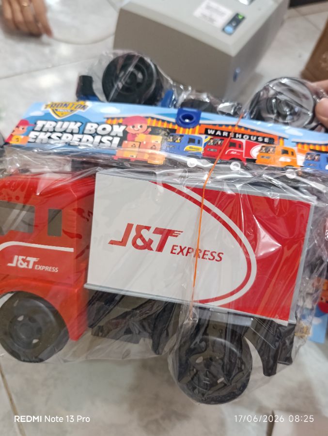 Truk Box Ekspedisi