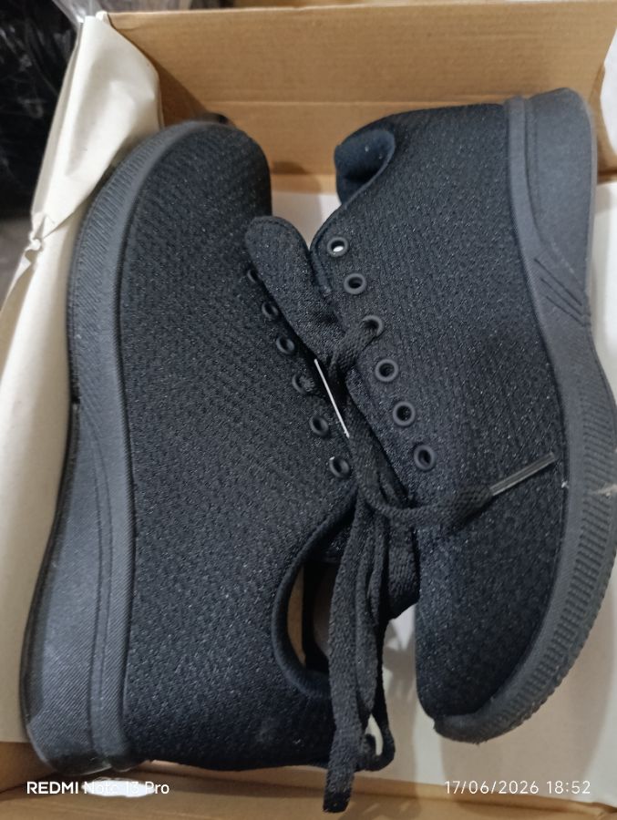 ANDO RATRI - Sepatu Sekolah Hitam Polos - 38