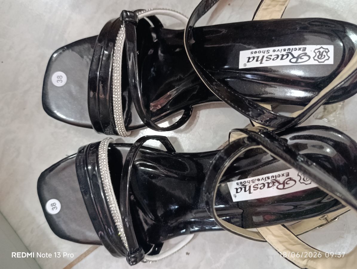 RAESHA - Heels Wanita 5cm Hitam - Size 38