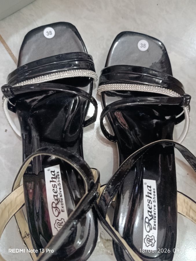 RAESHA - Heels Wanita 5cm Hitam - Size 39