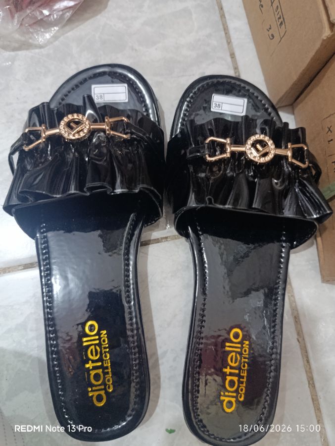 Diatello - Selop Hitam Gold Size - 39