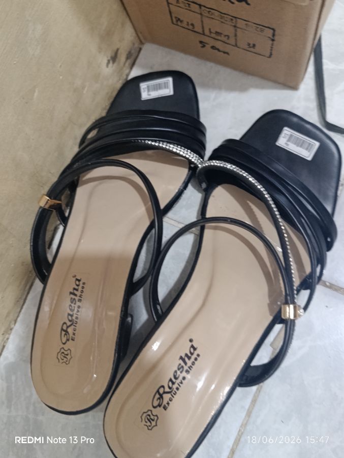 RAESHA - Heels Wanita 5cm Hitam - Size 40