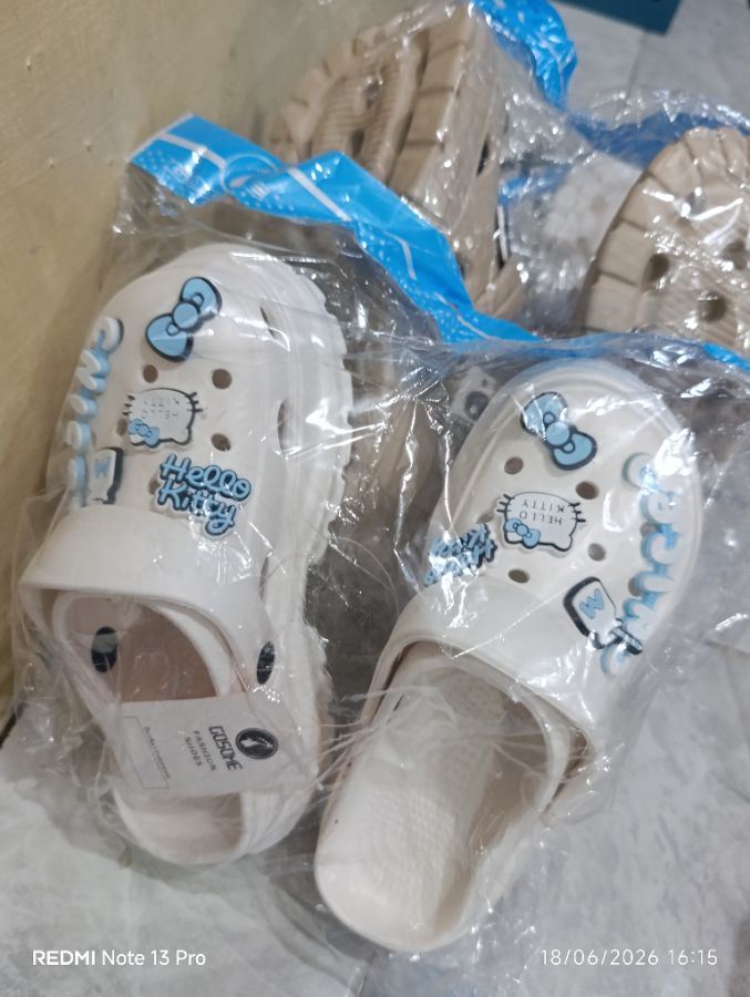 GOSOME Hello Kitty - Sendal Crocs Anak Wanita - 3031