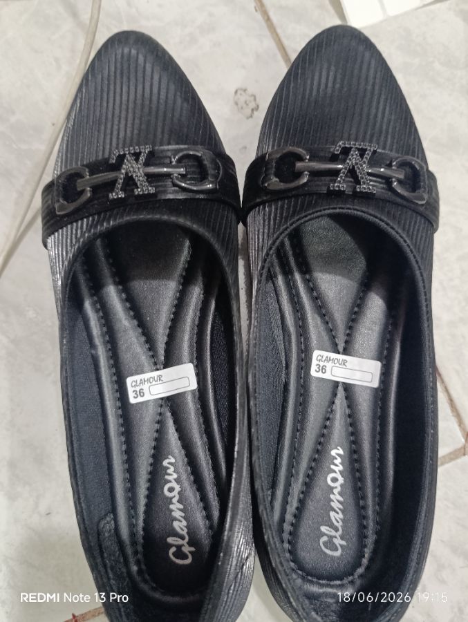 Glamour - Flatshoes Hitam - Size 37