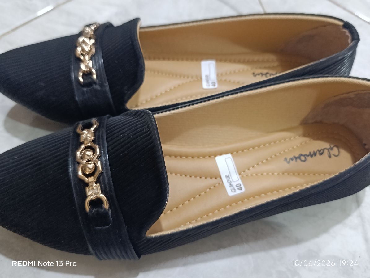 Glamour - Flatshoes Hitam - Size 40