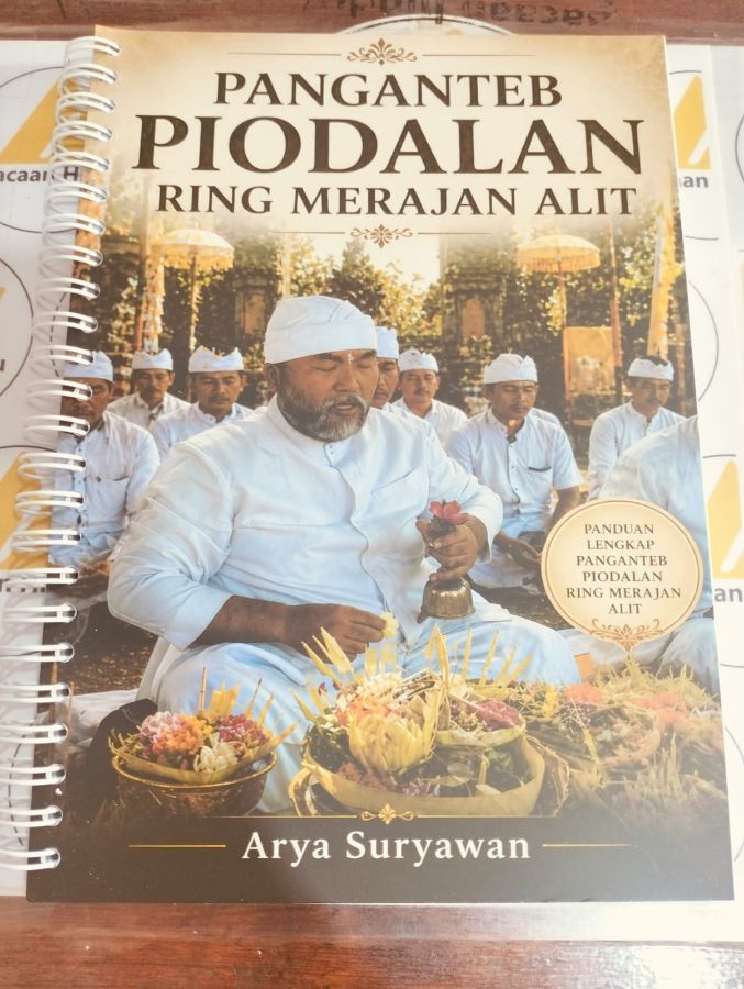Buku Panganteb Piodalan Ring Merajan Alit Agama Hindu Arya Suryawan