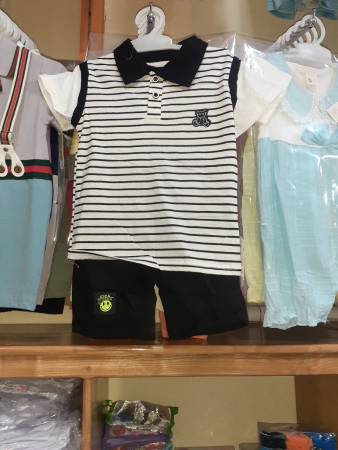 Setelan kaos garis