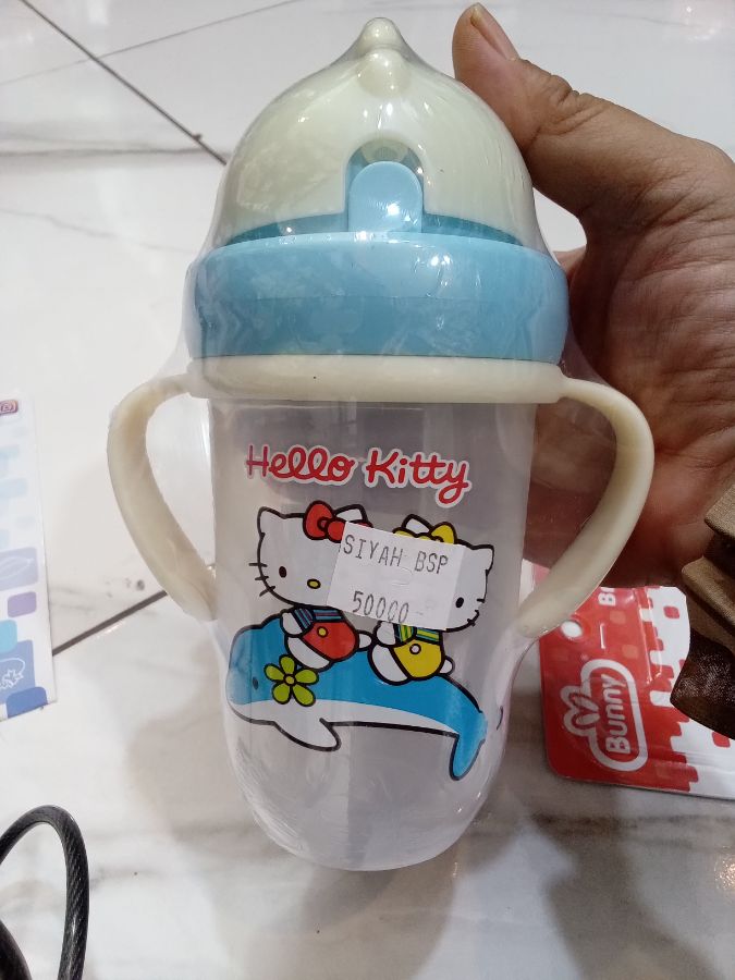 Botol hello kitty