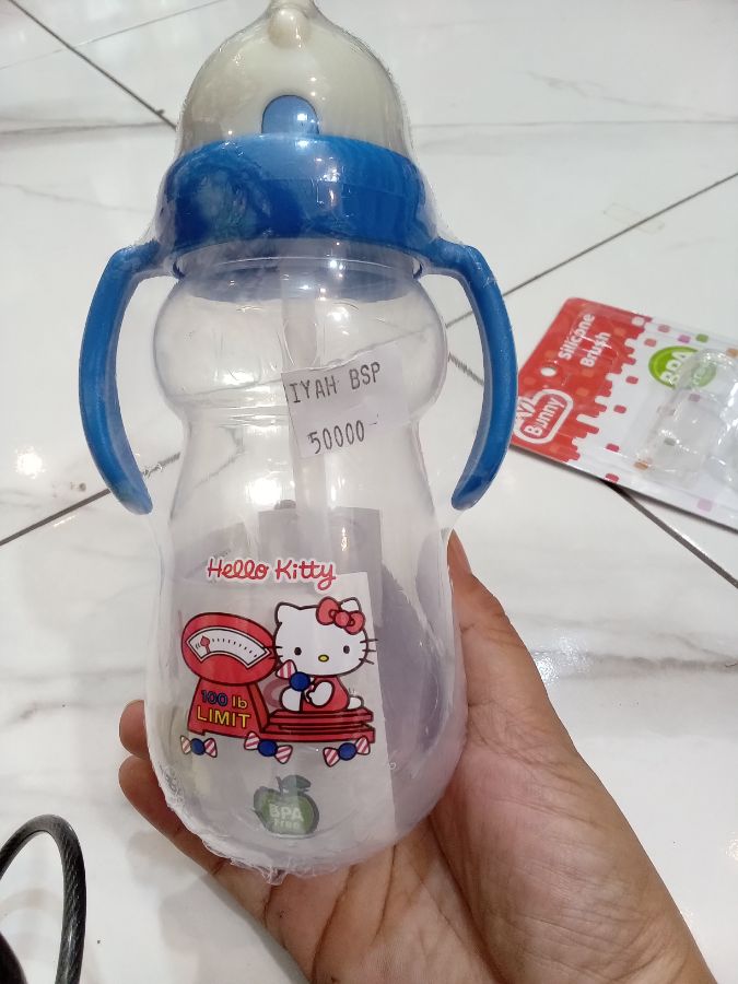 Botol sedotan hello kitty 250ml