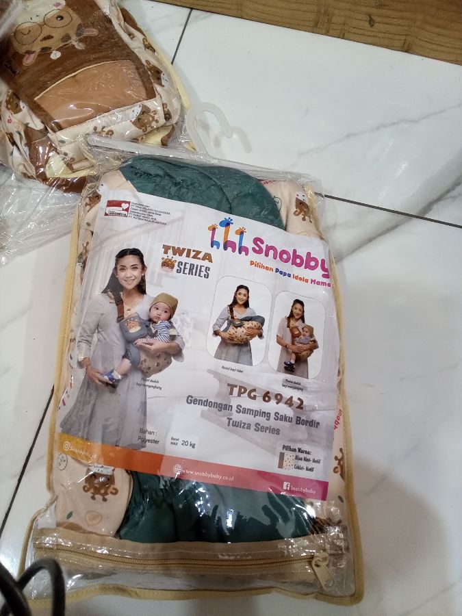 Gendongan snooby saku bordir