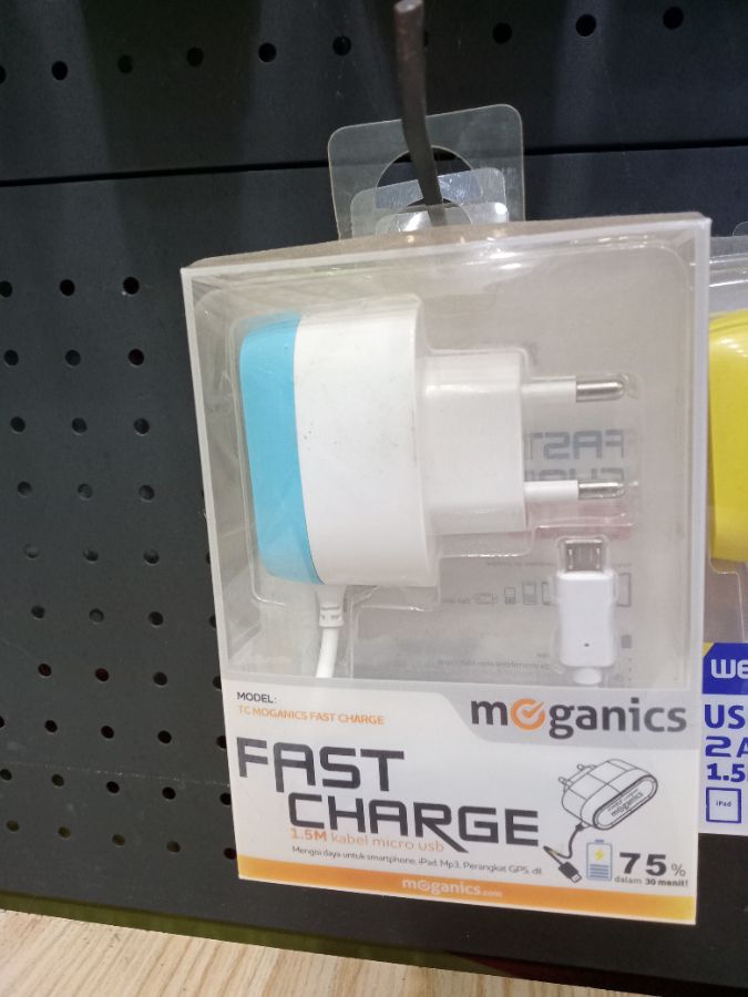 Travel Charger/MOGANICS/MICRO/1,5M CABLE/2A Output
