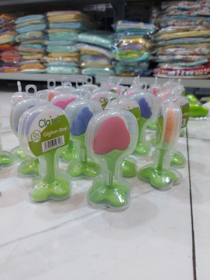 Gigitan bayi claires