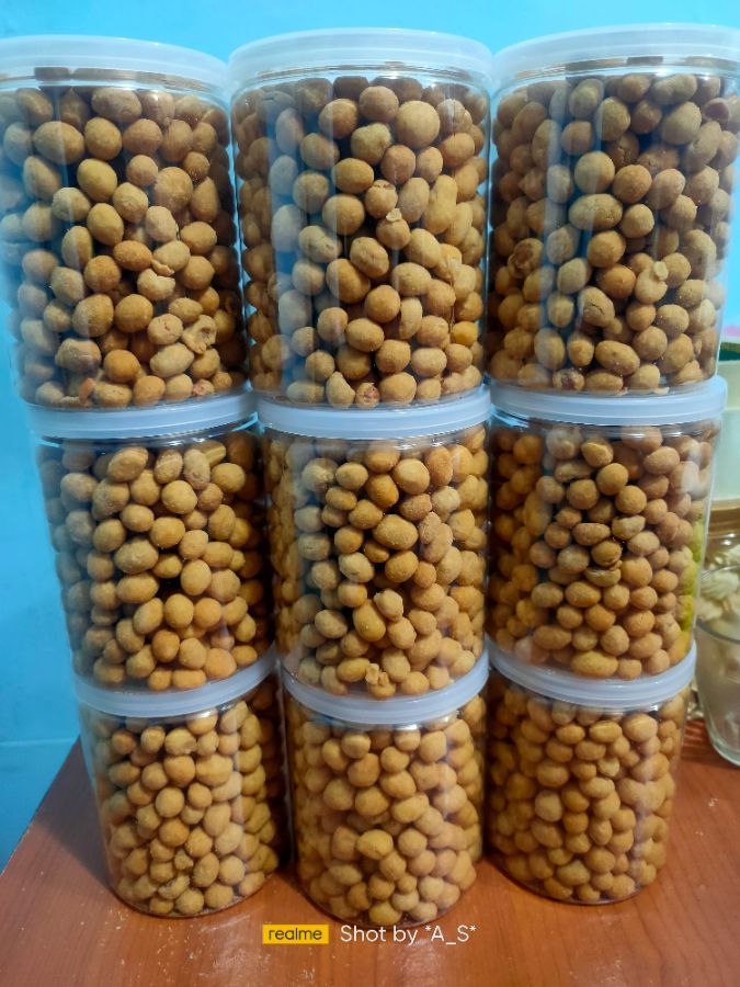 Kacang telor toples